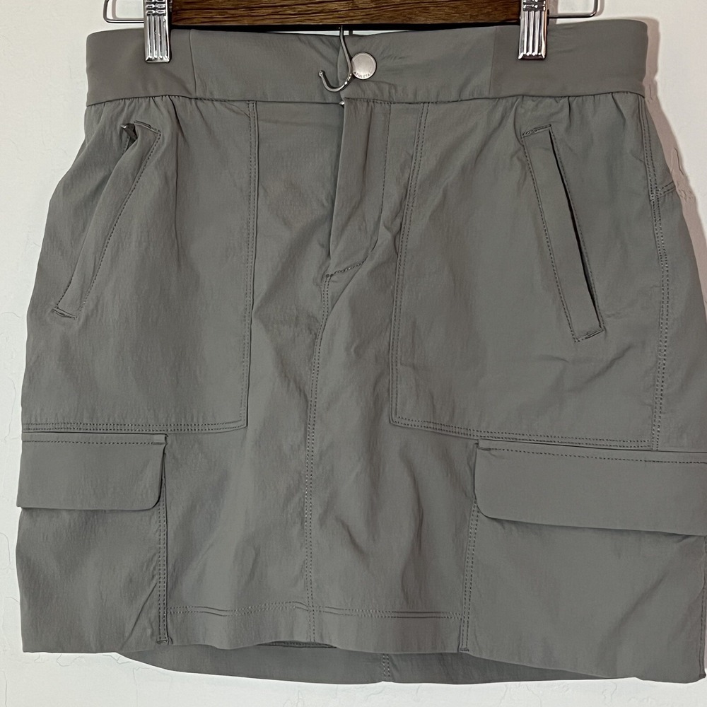 Athleta Skirt Woman's Trekkie Skort Stone Cargo Athletic Outdoor‎ Travel Sz 4